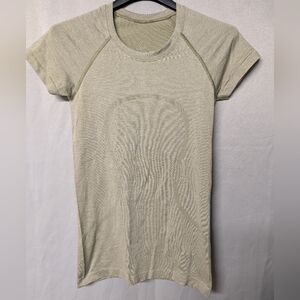 lululemon athletica Short Sleeve Crewneck Top - Light Olive Size 4